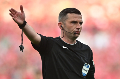 A Milli Takım'ın Kosova ile oynayacağı play-off finaline İngiliz hakem Michael Oliver atandı
