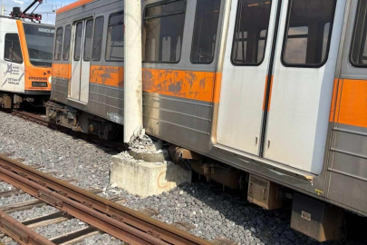 Adana’da metro vagonu raydan çıktı, direğe çarptı