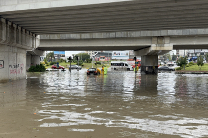Adana’da sağanak yağur hayatı felç etti