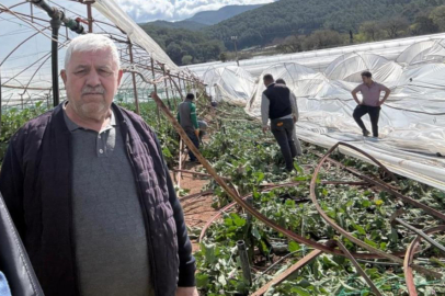 Antalya Kumluca’da gece hortumu seraları vurdu