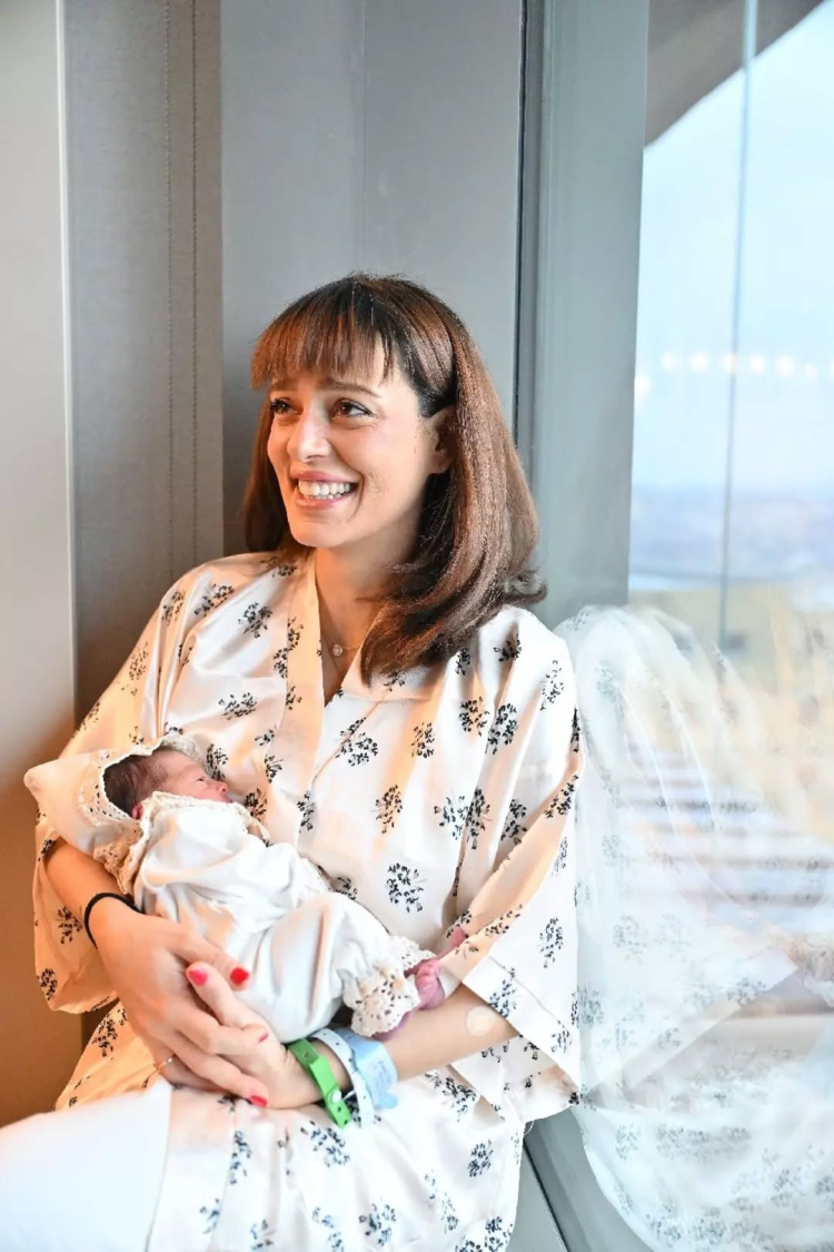 Bestemsu Özdemir eşi kim Ersin Görkem ne iş yapıyor, çiftin kaç çocuğu var İşte Sarp Marco'nun annesi Bestemsu Özdemir hakkında her şey! 4