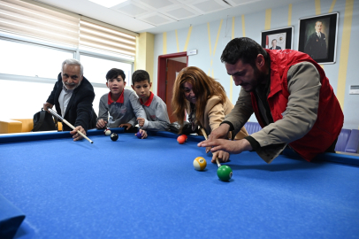 Kadirli’de kuşaklar arası yarışma eğlenceli görüntülere sahne oldu