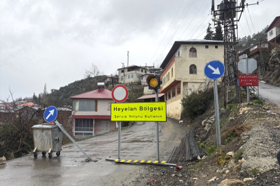 Mersin'de heyelan nedeniyle bazı evler zarar gördü