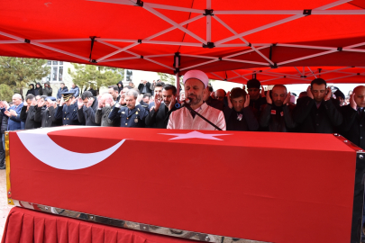 Mersin'de trafik kazasında şehit olan polis memuru Ünal, Kırıkkale'de son yolculuğuna uğurlandı