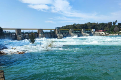 Seyhan Barajı'nda kapaklar açıldı: Çağlayan sular Seyhan Nehri ile buluştu