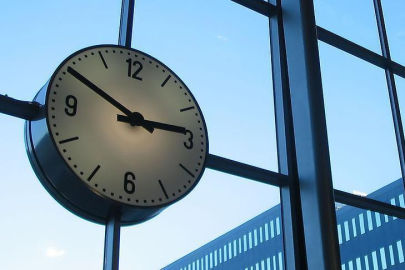 Şu an saat kaç, Türkiye'de saatler ileri mi alındı? || 29 Mart 2026 Pazar saatler değişti mi, telefonlar neden otomatik güncellendi?