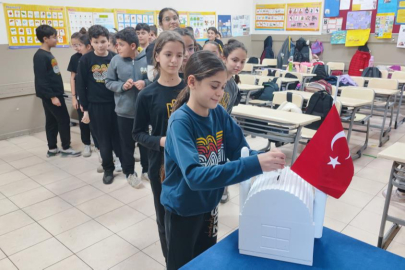 Adana’da öğrencilerden örnek davranış: Harçlıklarını lösemili çocuklar için bağışladılar