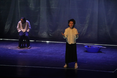 Adana Tiyatro Festivali’nde Gürcistan rüzgarı! “Yakish Ve Poupche” büyük ilgi gördü