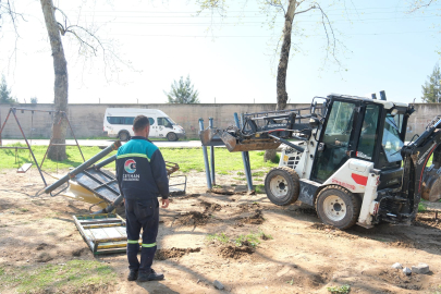 Ceyhan Belediyesi'nden ilçe genelinde parklara modern dokunuş