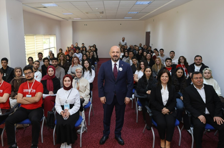 Adana İl Sağlık Müdürü Halil Nacar DABKAF'26 kapsamında gençlerle buluştu 2