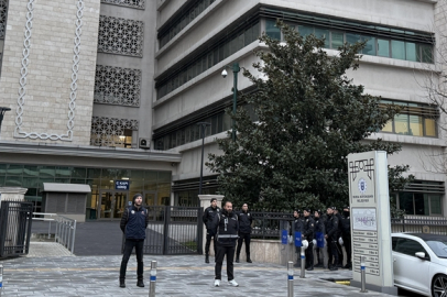 Bursa Büyükşehir Belediyesi Mustafa Bozbey rüşvet soruşturması kapsamında gözaltına alındı