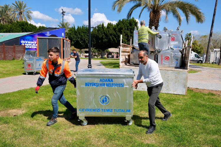 Adana Büyükşehir Belediyesi, 1-5 Nisan tarihleri arasında düzenlenecek Uluslararası Portakal Çiçeği Karnavalı öncesinde Merkez Park’ta temizlik, ilaçlama ve düzenleme çalışmalarını tamamlayarak alanı ziyaretçilere hazır hale getirdi.