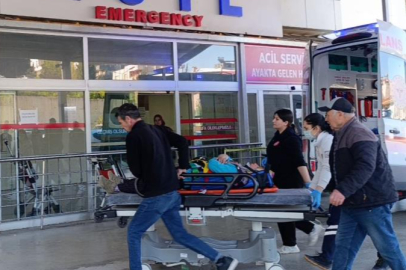 Adana’da işçi servisi devrildi: 15 yaralı