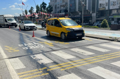 Adana’da otomobilden yola dökülen motor yağı kazaya sebep oldu