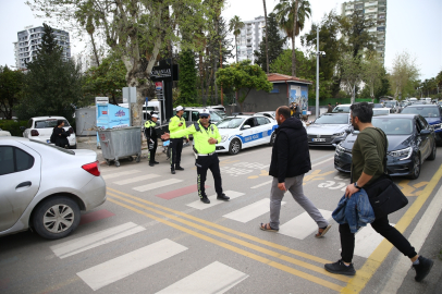 Adana'da polis ekipleri trafik denetimi yaptı