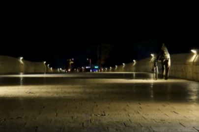 Adana’nın simgesi Taşköprü ışıklandırıldı