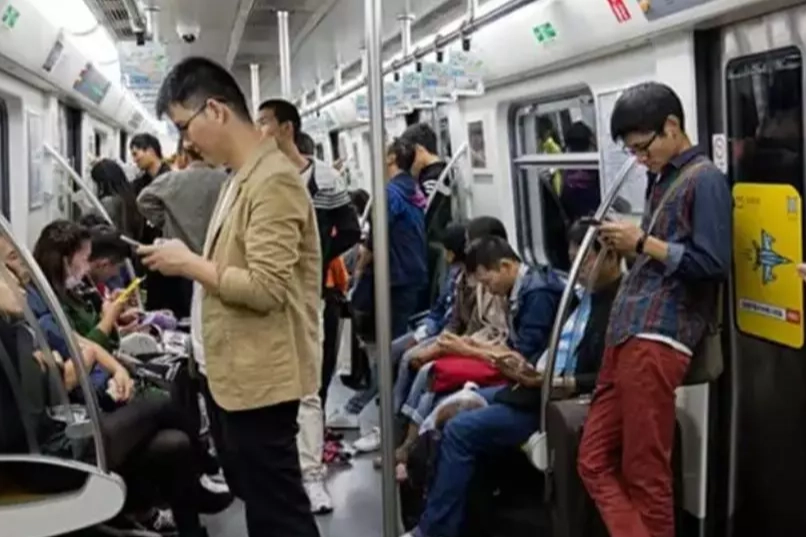 Sosyal Ortamlarda Kaçınmanız Gereken 5 Akıllı Telefon Görgü Hatası