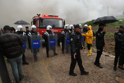 Adana’da kaçak yapı yıkımında gergin anlar: Evini ateşe verdi!