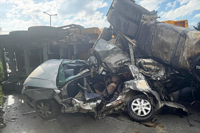 Anadolu Otoyolu'nda meydana gelen zincirleme trafik kazasında 2 kişi hayatını kaybetti