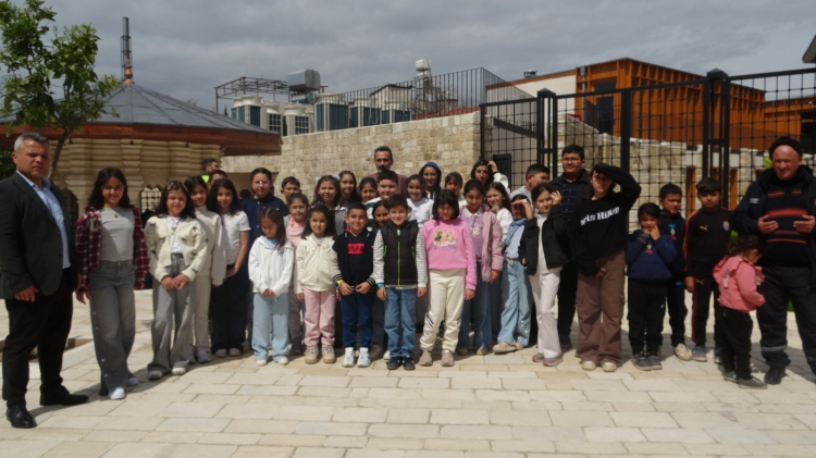 Gazella Gazella Çocuk Korosu üyeleri Antakya'nın tarihi mekanlarını keşfetti 3