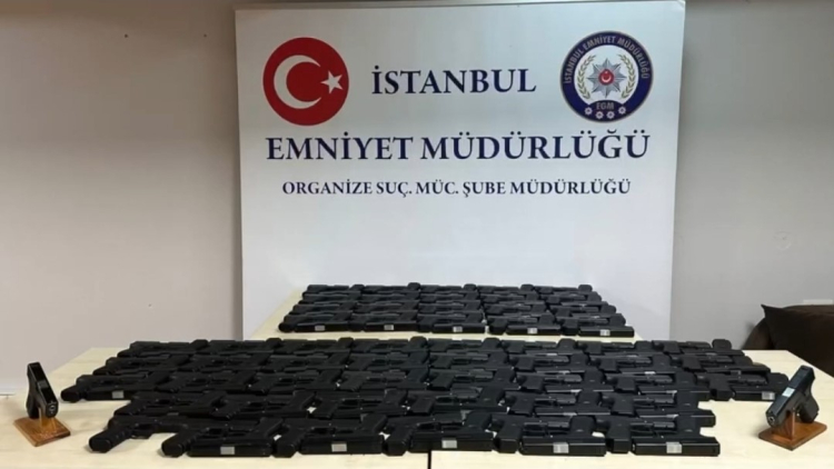 İstanbul Sarıyer’de taksi ve depoya silah operasyonu 113 tabanca ele geçirildi 2
