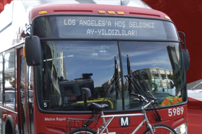 Los Angeles'ta otobüslere "Hoş geldiniz Ay Yıldızlılar" yazıldı