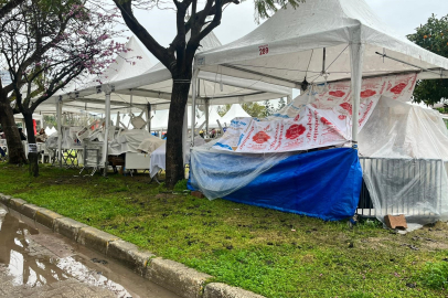 Portakal Çiçeği Karnavalı'na yağmur engeli