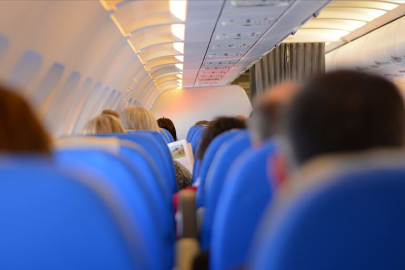 Uçakta “canlı bomba” şakası yaptı hem hapis cezası aldı hem de kara listeye alındı!