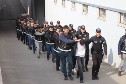 Adana’da tarihi operasyon: Geri dönüşüm tesisi değil kaçak sigara fabrikası çıktı