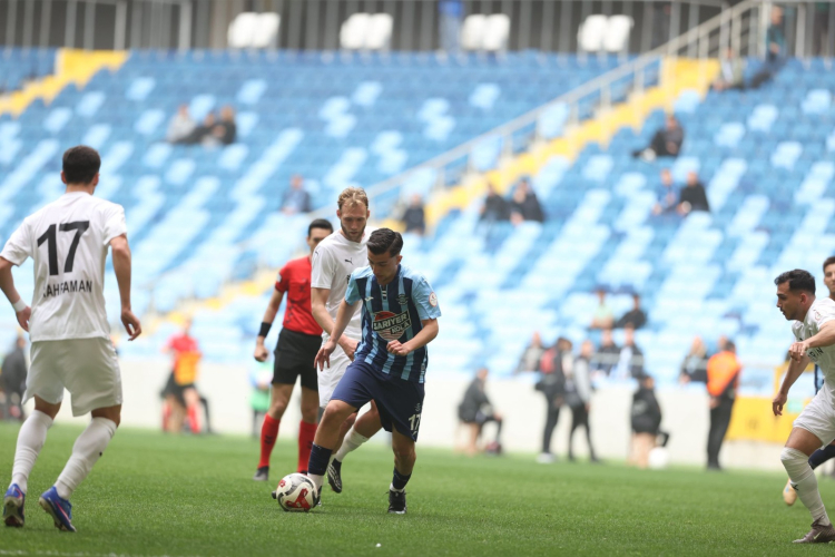 Adana Demirspor 313 gün sonra galibiyetle tanıştı Manisa FK'yı 2-1 mağlup etti 2