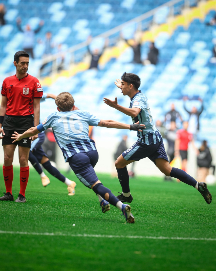 Adana Demirspor 313 gün sonra galibiyetle tanıştı Manisa FK'yı 2-1 mağlup etti 4