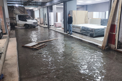 Adana Kocavezir İş Merkezi esnafının 27 yıllık su baskını çilesi sürüyor