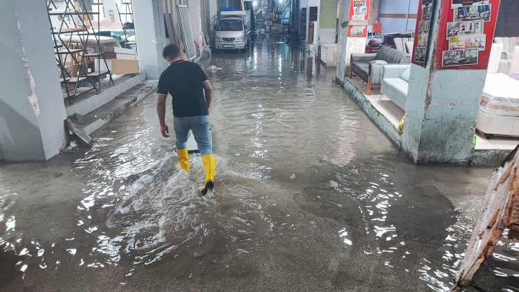 Adana Kocavezir İş Merkezi esnafının 27 yıllık su baskını çilesi sürüyor 3