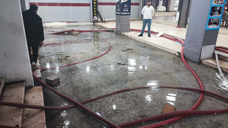 Adana Kocavezir İş Merkezi esnafının 27 yıllık su baskını çilesi sürüyor 4