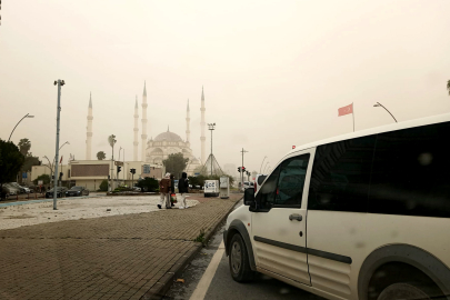 Afrika'dan gelen çöl tozu kentleri turuncuya bürüdü