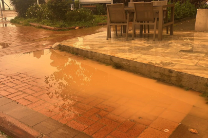 Antalya’da çamur yağdı! Sahra tozu kenti kahverengiye bürüdü