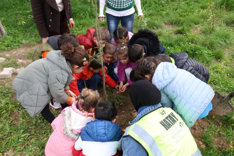 Hatay Büyükşehir Belediyesinden çocuklara uygulamalı çevre eğitimi 2