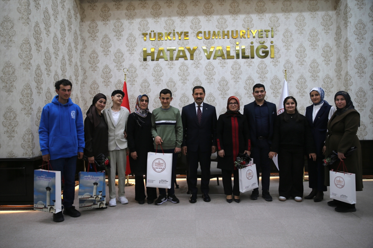 Hatay Valisi Mustafa Masatlı otizmli bireyleri ve ailelerini makamında ağırladı 2