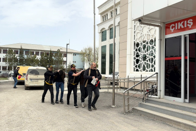 Kahramanmaraş’ta kendini polis olarak tanıtan dolandırıcılar 2,1 milyon TL ile ele geçirildi