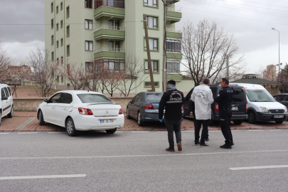 Kayseri’de aileler arasında silahlı kavga: Araçlar kurşunlandı