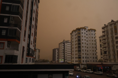 Kozan'da sağanak yağışla beraber gökyüzünden çamur yağdı
