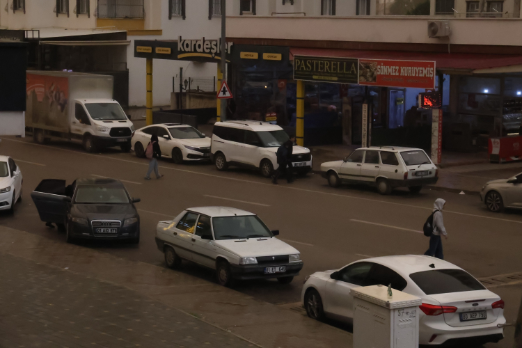 Kozan'da sağanak yağışla beraber gökyüzünden çamur yağdı 4