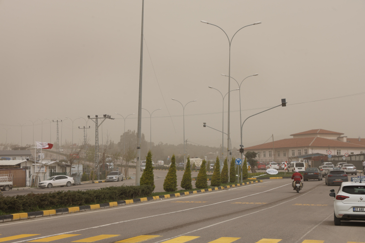 Libya'dan gelen toz bulutu Hatay'ı esir aldı 2