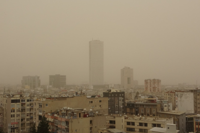 Mersin'de Libya kaynaklı toz taşınımı görüş mesafesini düşürdü