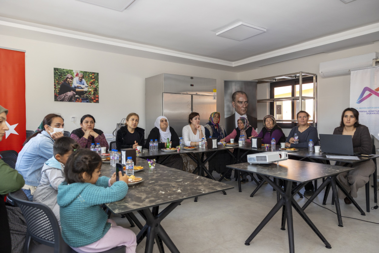 Mersin'de üretici kadınlara yönelik 'Gıda Okuryazarlığı Eğitimi' düzenlendi 2