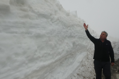 Mersin ve Karaman arasındaki Karataş Gediği'nde kar kalınlığı 3 metreye ulaştı