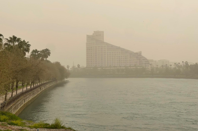 Adana’da gökyüzünü Libya'dan gelen toz bulutu kapladı