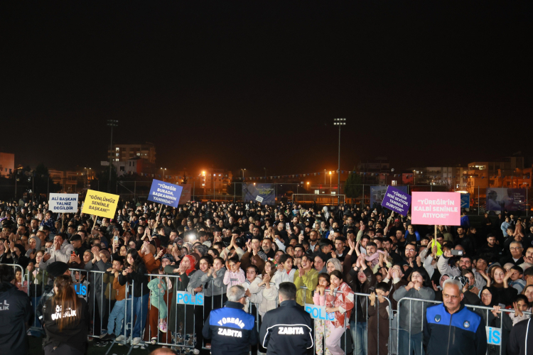 14. Uluslararası Portakal Çiçeği Karnavalı Yüreğir'de konserle kutlandı 2