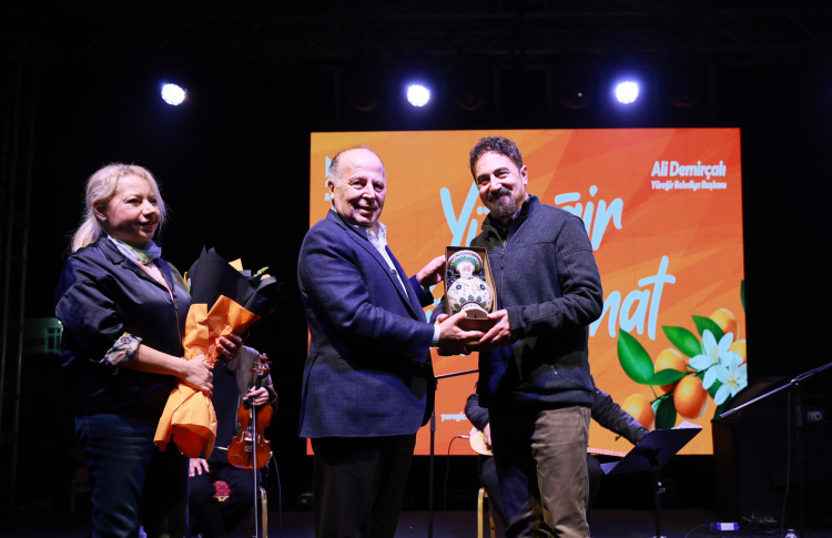 14. Uluslararası Portakal Çiçeği Karnavalı Yüreğir'de konserle kutlandı 3