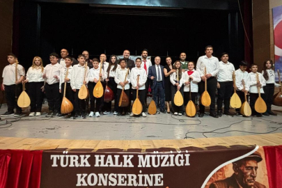 Adana Ceyhan’da bağlama kursu ilk mezunlarını verdi
